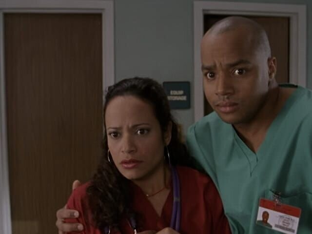 Judy Reyes (Carla Espinosa), Donald Faison (Chris Turk). – Bild: Disney+