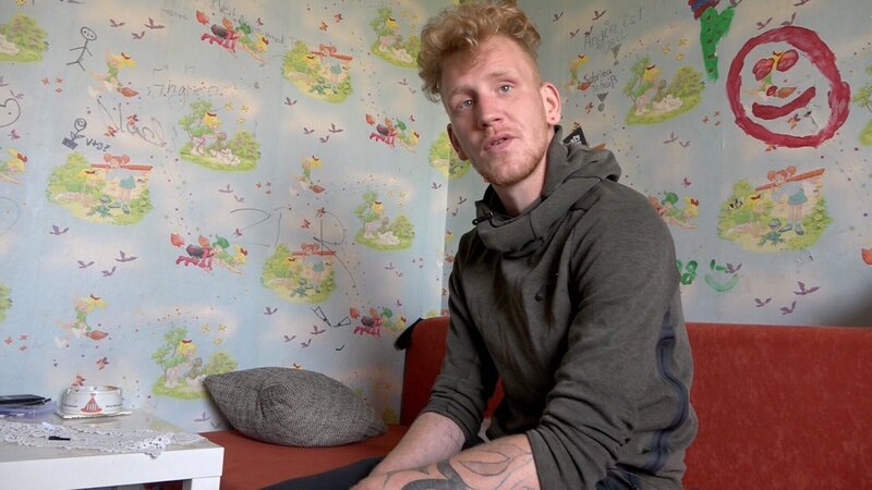 Der frisch getrennte Dave zieht bei Manja und Martin ein – mit ungeahnten Folgen … – Bild: RTL 2 (DE)
