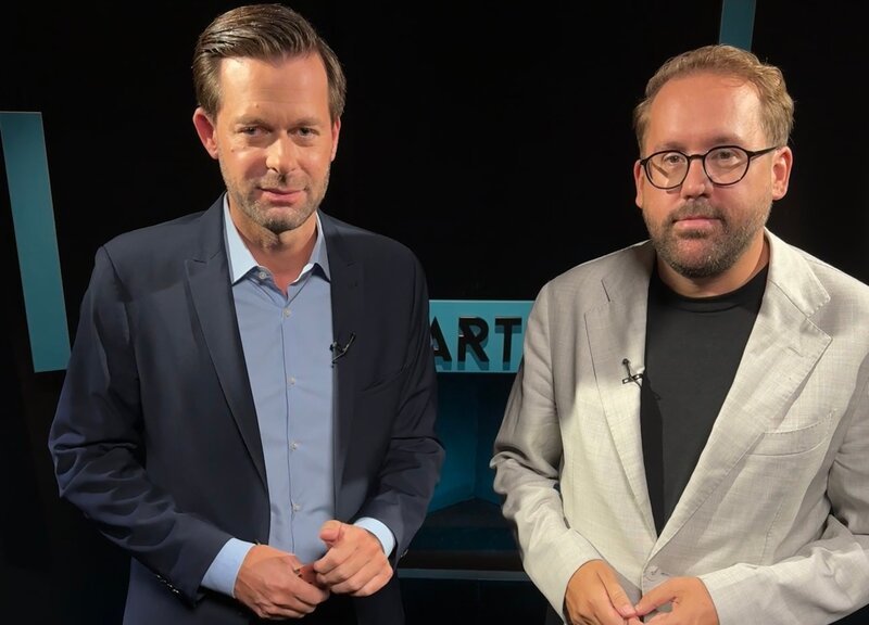 v.li.: David Rohde mit BILD-Journalist Paul Ronzheimer – Bild: ServusTV