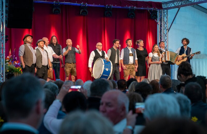 Tom & Basti, De Gschubstn, Roland Hefter, Jürgen Kirner, Tobi Boeck, Bianca Bachmann, Geschwister Kainzmaier, Bernhard Gruber und Berni Filser. – Bild: BR/​ipmedia