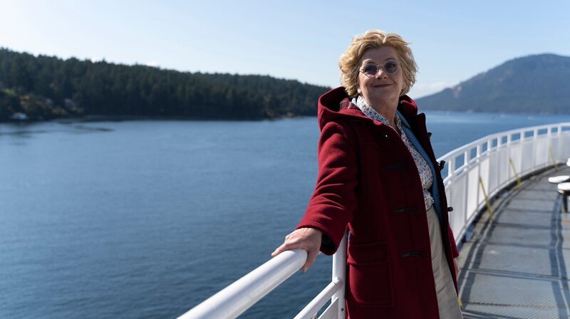 Henni (Saskia Vester) auf dem Weg nach Vancouver Island. – Bild: ARD Degeto/​Jack Adamson