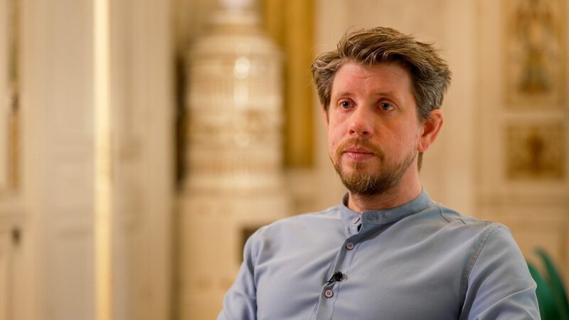 Peter Klimek, Leiter des Instituts für Lieferkettenforschung hat eine umfassende Studie zu den Lieferketten bei Antibiotika gemacht. – Bild: 3sat