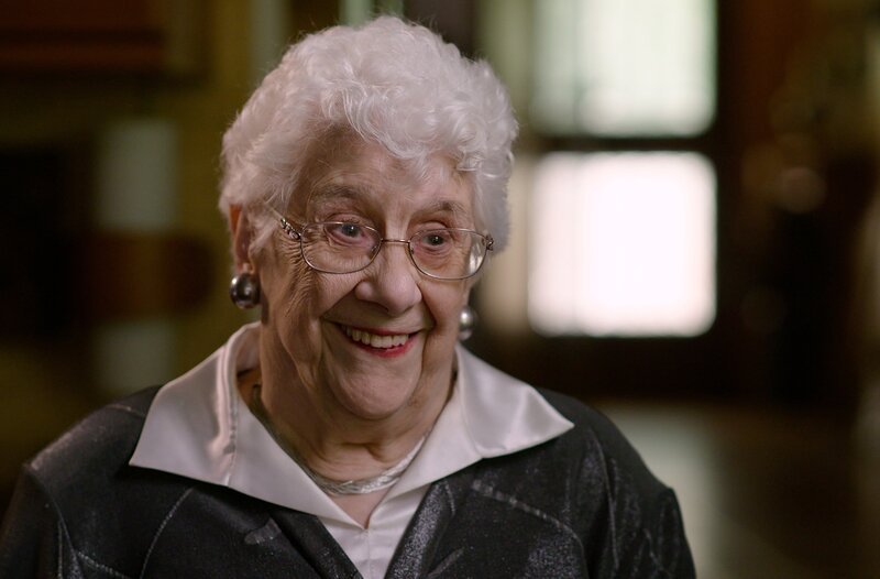 Maria Therese Mösch, erste Staatsanwältin des Oberlandesgericht-Bezirks Köln, übernahm den Fall des Millionen-Raub im Kölner Dom 1975. – Bild: WDR/Dierk Fechner Maria Therese Mösch, erste Staatsanwältin des Oberlandesgericht-Bezirks Köln, übernahm den Fall des Millionen-Raub im Kölner Dom 1975. – Bild: WDR/Dierk Fechner