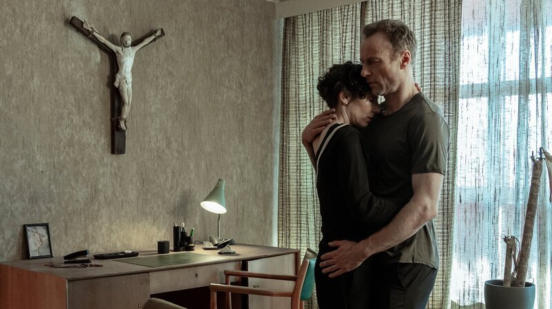 Meret Becker (Nina Rubin), Mark Waschke (Robert Karow). – Bild: rbb/​Marcus Glahn