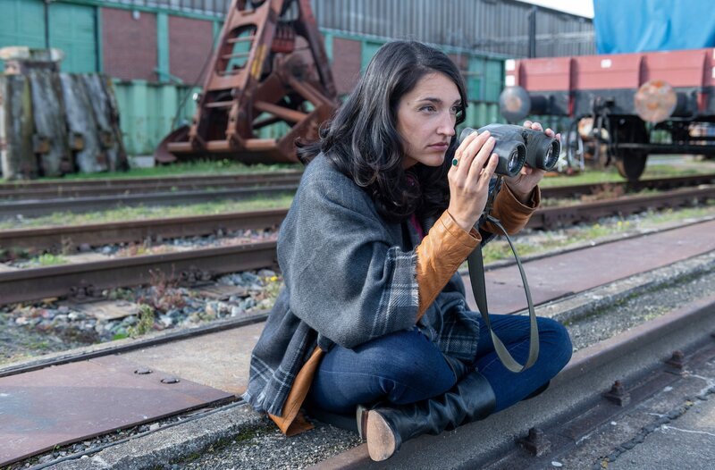Mercedés de Silantro (Silvana Veit) hat ihre Gegenspieler fest im Blick. – Bild: ARD/​Thorsten Jander