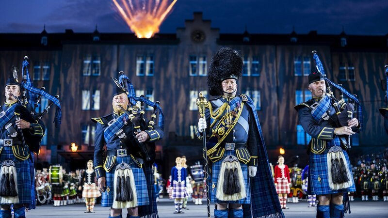 Die Eröffnung mit den Massed Pipes & Drums – Bild: SRG SSR/​Basel Tattoo/​Patrick Straub