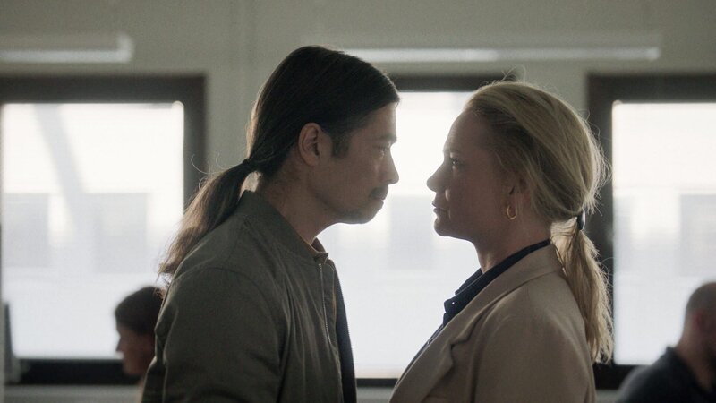 Polizist Mats (Kristofer Kamiyasu) hat mit Staatsanwältin Tilda (Malin Levanon) noch eine Rechnung offen. – Bild: ZDF