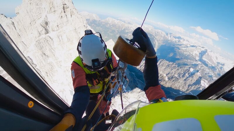 Einsatz der Bergwacht Ramsau im Watzmanngebiet. – Bild: BR/​Timeline Production