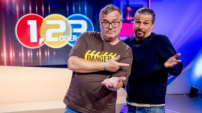 Tommy Scheel (r.) von Checkpoint lässt es heute bei Elton (l.) richtig krachen. – Bild: ZDF