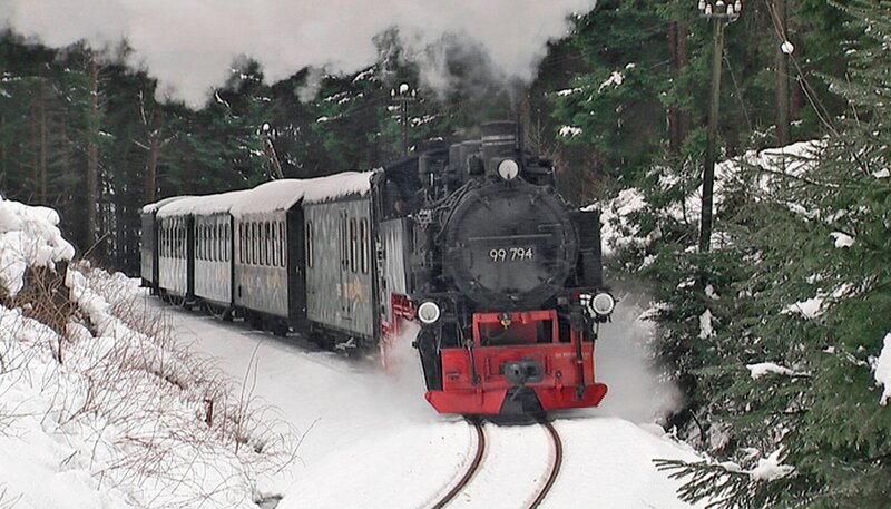Die Fichtelbergbahn im Erzgebirge. – Bild: SWR/​HR