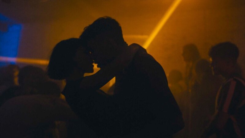 Lucas (Nathan Bouts) und Lotte (Ninalotte Roose) – Bild: RTL /​ Sputnik Media