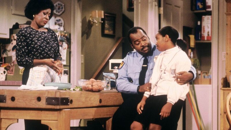(v.l.): Harriette (JaMarie Payton), Carl  (Reginald VelJohnson) und Laura (Lellie Shanygne Williams) – Bild: TVNOW