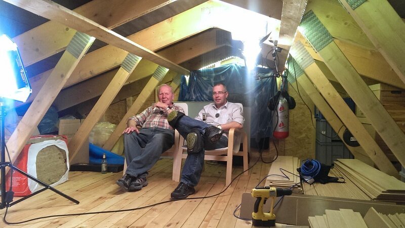 Klaus und Stephan beim Ausbau des Dachbodens. – Bild: RTL II
