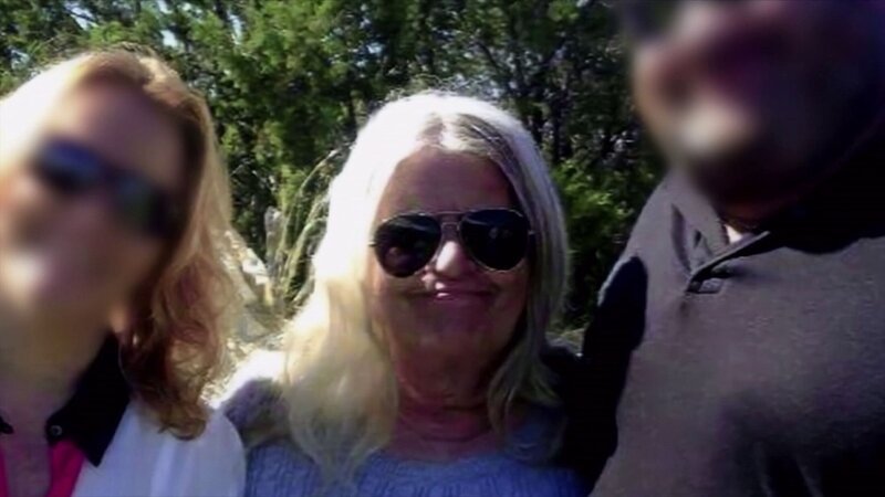 Margaret Litchfield hat schon in jungen Jahren große Freude daran andere glücklich zu machen, hatte stets gute Laune und wollte von jedem gemocht werden. Da sie sehr jung Mutter wird, muss sie schon früh Verantwortung tragen. Ihre erste Ehe zerbricht und Margaret lernt nach schwierigen Jahren als alleinerziehende Mutter schließlich Raymond kennen. – Bild: SUPER RTL