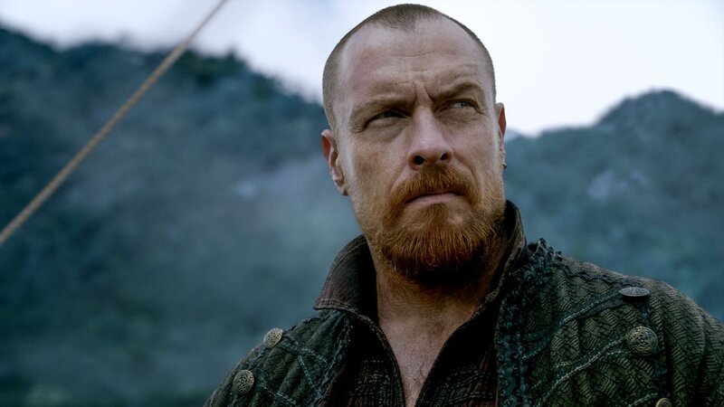 Ein Rettungsplan könnte für eine Spaltung zwischen Flint (Toby Stephens) und Silver sorgen … – Bild: Starz Entertainment, LLC