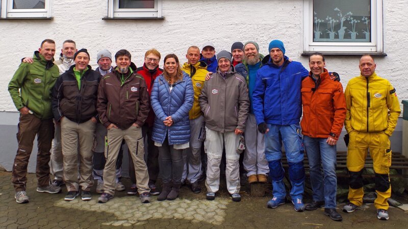 Das Zuhause im Glück-Team will Sandra und ihrer Familie helfen. – Bild: RTL II