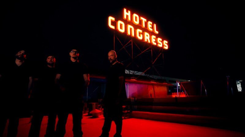 Jay, Billy, Zak and Aaron in front of Hotel Congress sign – Bild: TLC (DEUT)