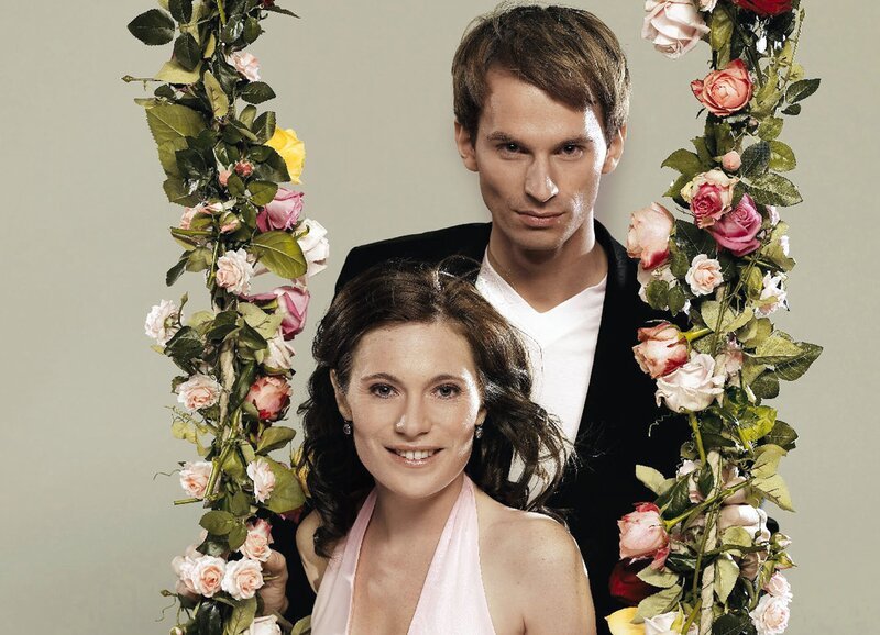 Susanne Berckhemer als Luisa Maywald, David Kramer als Simon Becker – Bild: SRF/​ZDF