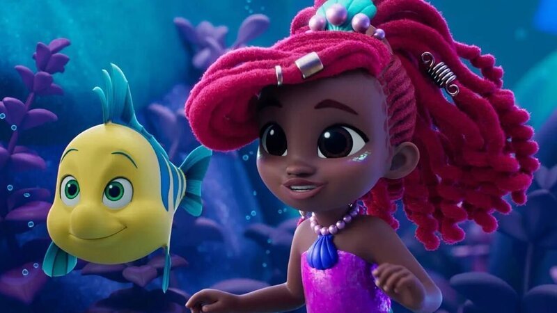 l-r: Flounder (Gracen Newton), Ariel (Mykal-Michelle Harris) – Bild: Disney+
