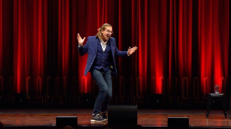 In seinem Soloprogramm erzählt der Pfälzer Comedian Geschichten aus seinem verrückten Alltag – kompromisslos (kur)pfälzisch, ganz Chako-like und natürlich: „Druff & dewedder, weeschwie’schmään?“. – Bild: SWR