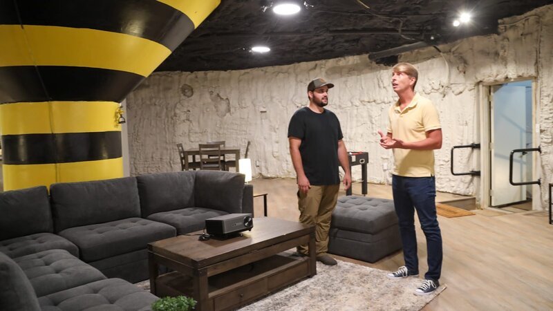 Host Jack McBrayer and Andrew tour the missile silo, as seen on Zillow Gone Wild, Season 1. – Bild: Warner Bros. Discovery