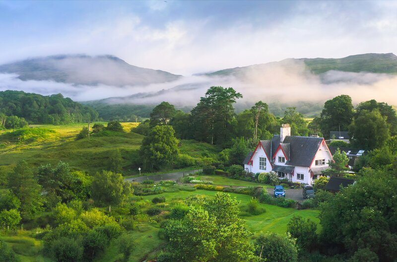 In einem Tal an Schottlands zerklüfteter Westküste liegt ein abgelegener Garten – Besitzer Matt erschuf hier einen Rückzugsort für Schleiereulen und Baummarder. – Bild: Simon King