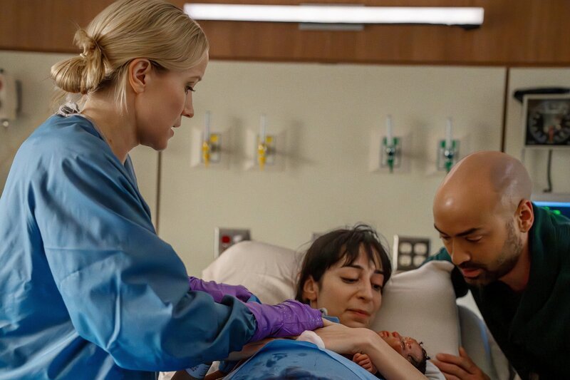 CHICAGO MED -- „Heaven Help Us“ Episode 1121 -- Pictured: Jessy Schram as Dr. Hannah Asher – Bild: Peter Gordon/​NBC /​ NBCUniversal /​ NBCUniversal Media, LLC.