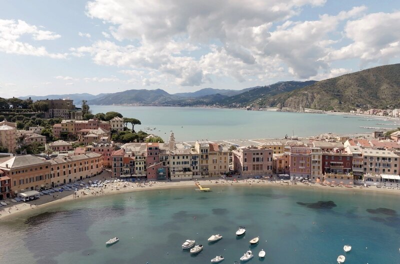 Blick auf die Baia del Silenzio im Golf von Tigullien – Bild: Florianfilm