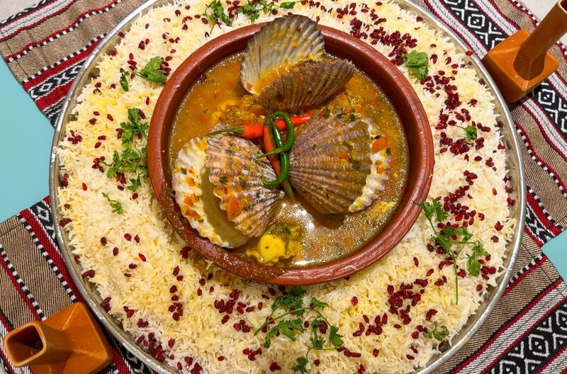 Paplou – die würzige omanische Fischsuppe – schmeckt wie eine Zusammenfassung der omanischen Geschichte in einem einzigen Gericht. – Bild: Elephant Doc