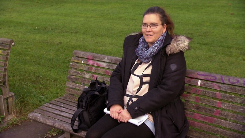 In Bremen eskaliert der Ärger zwischen Sabrina (41) und ihrem Vermieter weiter. Die Mängel in der Wohnung bestehen noch immer, dazu kommen Zweifel an der tatsächlichen Wohnungsgröße und eine Kündigung, die sie laut Mieterschutzbund ignorieren soll. – Bild: RTLZWEI