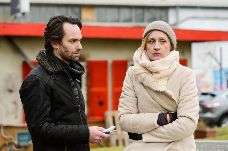 Sonja (Barbara Sotelsek) appelliert verzweifelt an Thomas (Daniel Brockhaus), endlich aus ihrem Leben zu verschwinden. – Bild: MG RTL D /​ Willi Weber