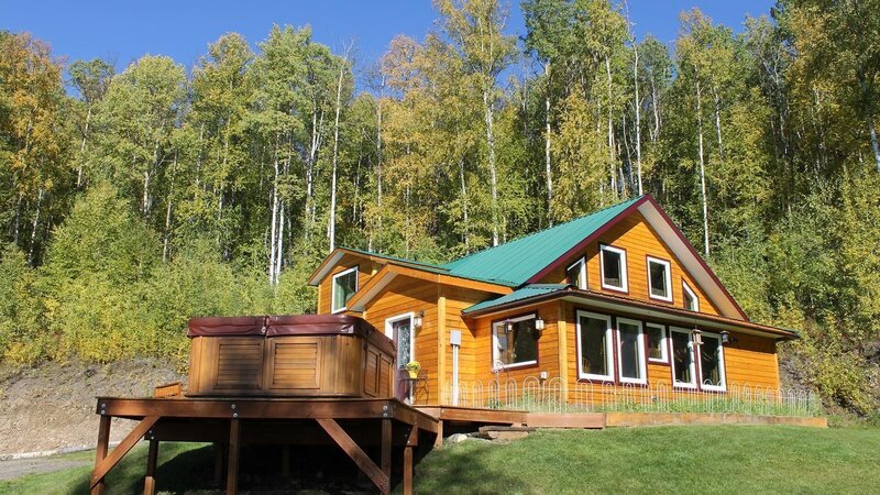 Back of tour property, daisy house, 1000 Daisy Drive, Fairbanks, AK – Bild: HGTV/​Scripps Networks, LLC
