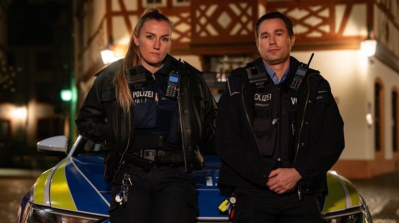 Lena Bottlender und Gerwin Schwiersch im Einsatz. – Bild: SWR/​Jürgen Weißenfels