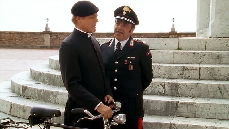 Don Matteo (Terence Hill), Maresciallo Nino Cecchini (Nino Frassica) – Bild: Bibel TV