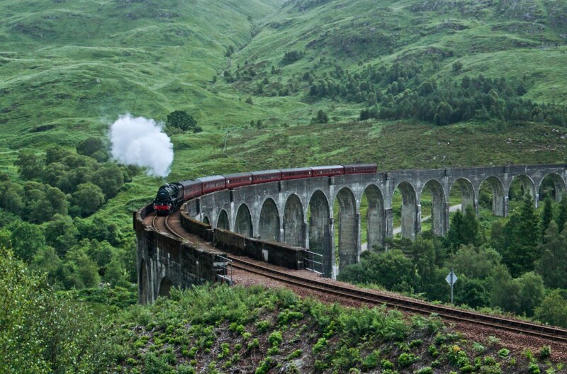 Das Glenfinnan-Viadukt – eine der weltweit ersten Brücken aus modernem Massivbeton – Bild: Mineworks