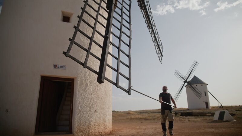 Juan Bautista haucht jahrhundertealten Mühlen neues Leben ein. – Bild: ZDF und arte, Miguel Garcia Iraburu