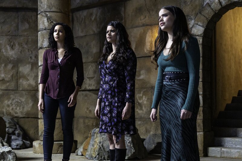 (v.l.n.r.) Macy Vaughn (Madeleine Mantock); Mel Vera (Melonie Diaz); Maggie Vera (Sarah Jeffery) – Bild: The CW Network, LLC