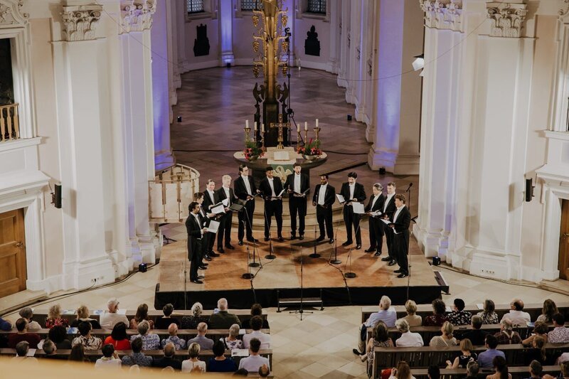 Seit seiner Gründung gilt das Männerensemble Chanticleer als Inbegriff eines reinen, bis in die feinsten Nuancen austarierten Ensembleklangs. Bei der Großen Nürnberger Musiknacht von BR Klassik und Musikfest ION präsentierte Chanticleer ein weit gefächertes Programm von der Renaissance bis zu Folk Songs und Spirituals. – Bild: Valeska Rehm / Musikfest ION Seit seiner Gründung gilt das Männerensemble Chanticleer als Inbegriff eines reinen, bis in die feinsten Nuancen austarierten Ensembleklangs. Bei der Großen Nürnberger Musiknacht von BR Klassik und Musikfest ION präsentierte Chanticleer ein weit gefächertes Programm von der Renaissance bis zu Folk Songs und Spirituals. – Bild: Valeska Rehm / Musikfest ION