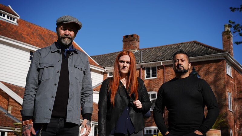 L-R: Ian Lawman, Jayne Harris, Barri Ghai – Bild: Warner Bros. Discovery