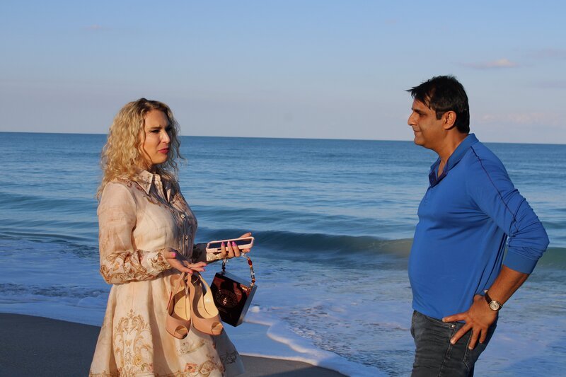 Vanja Grbic cries, and Tony smiles as they stand on the beach. – Bild: TLC (FINN)