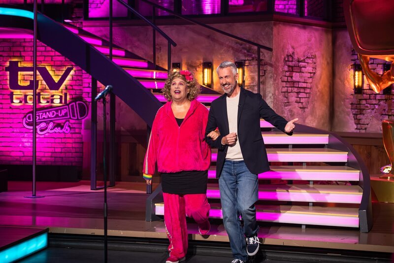 Cindy aus Marzahn (l.); Sebastian Pufpaff (r.) – Bild: Joyn /​ Steffen Z. Wolff