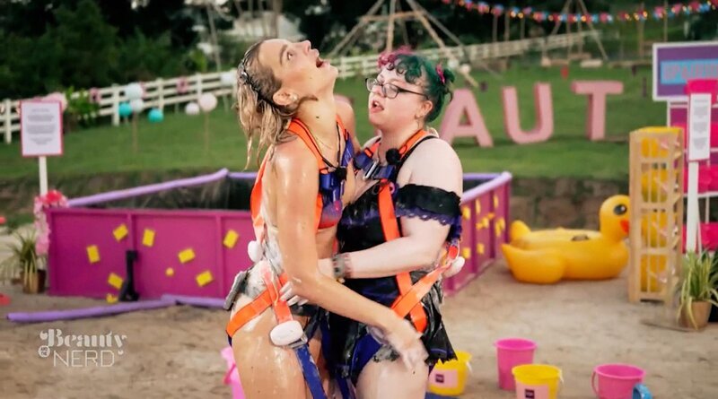 Mareike Müller (l.); Theresa (r.) – Bild: Joyn Eigenproduktionsbild frei