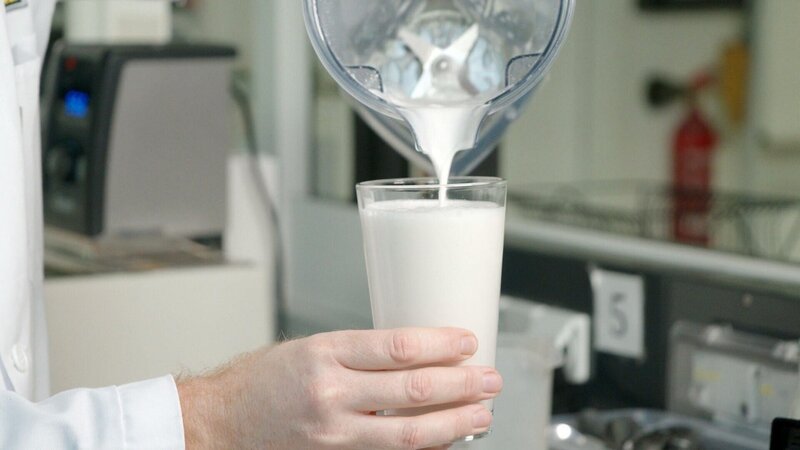  Hafermilch. – Bild: ORF/​Bernhard Werany