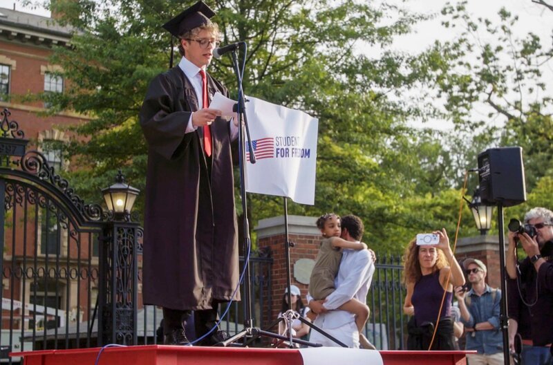Harvard wurde zum Symbol der Widerstandsbewegung gegen US-Präsident Donald Trump – unter anderem durch das Engagement der Studierendenschaft. – Bild: ARTE France/​Yami2