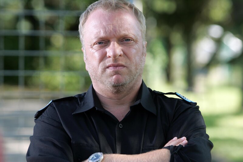 Rudi Deschek (Reinhard Nowak) – Bild: ORF/​Günther Pichlkostner
