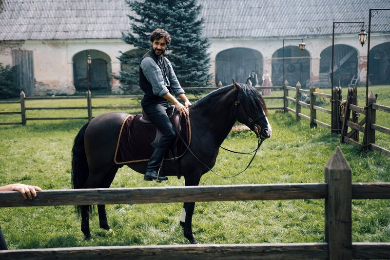 Graf Andrassy (Giovanni Funiati) – Bild: ORF/​Beta Film/​RTL/​Story House Pictures/​Armands Virbulis