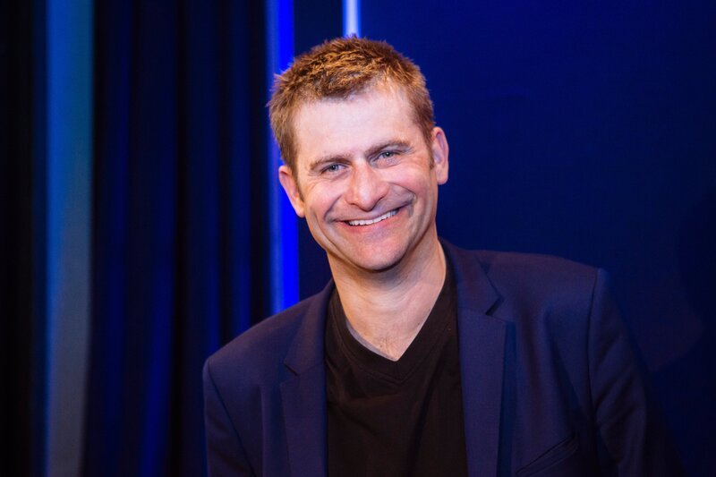 Michael Altinger im Alten Kino in Ebersberg. – Bild: Johanna Schlüter /​ BR