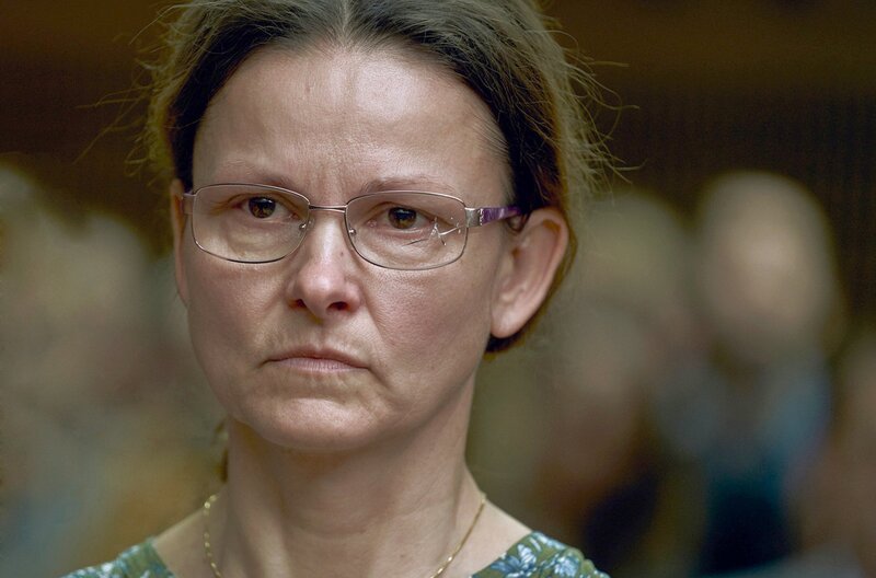 Die Krankenschwester Hana (Klara Meliskova) wurde angeklagt. Endlich wird ihr Urteil verlesen. – Bild: CT /​ Zuzana Panská