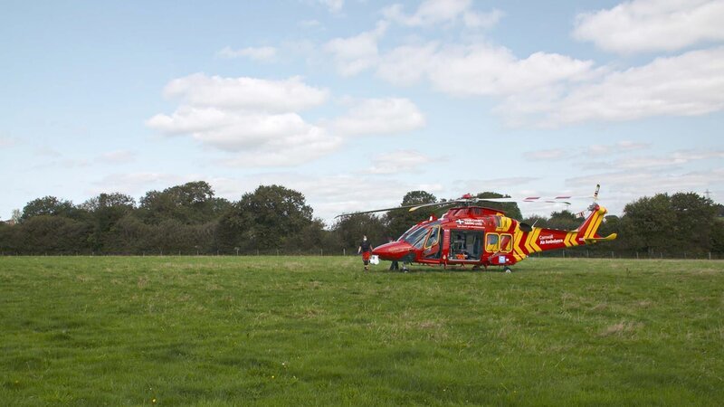 Ep108 – Air Ambulance in a feild. – Bild: Warner Bros. Discovery