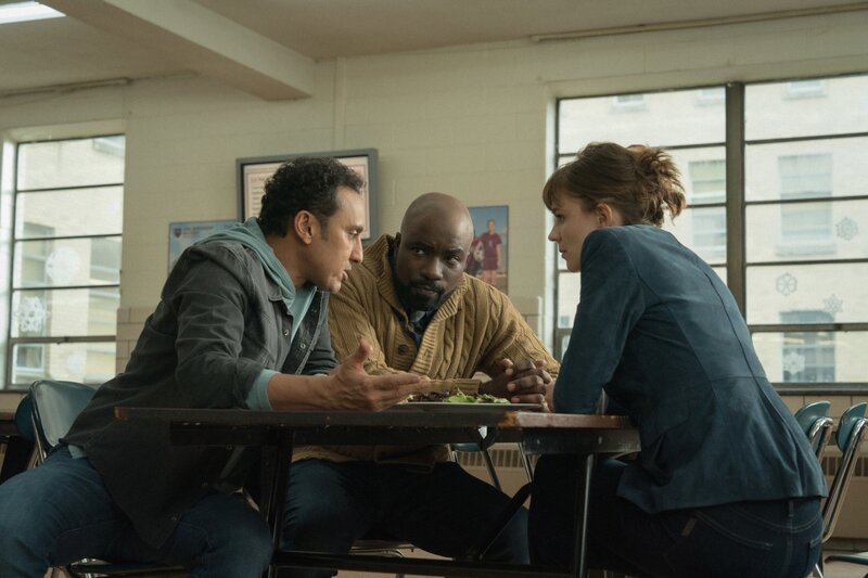 (v.l.n.r.) Ben Shakir (Aasif Mandvi); David Acosta (Mike Colter); Kristen Bouchard (Katja Herbers) – Bild: Elizabeth Fisher /​ CBS Broadcasting, Inc. All Rights Reserved